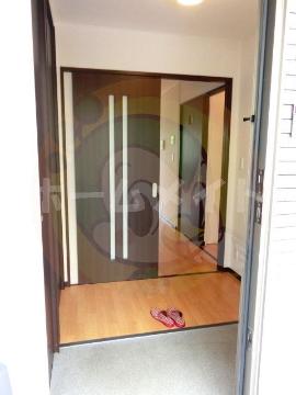 　玄関　玄関より室内