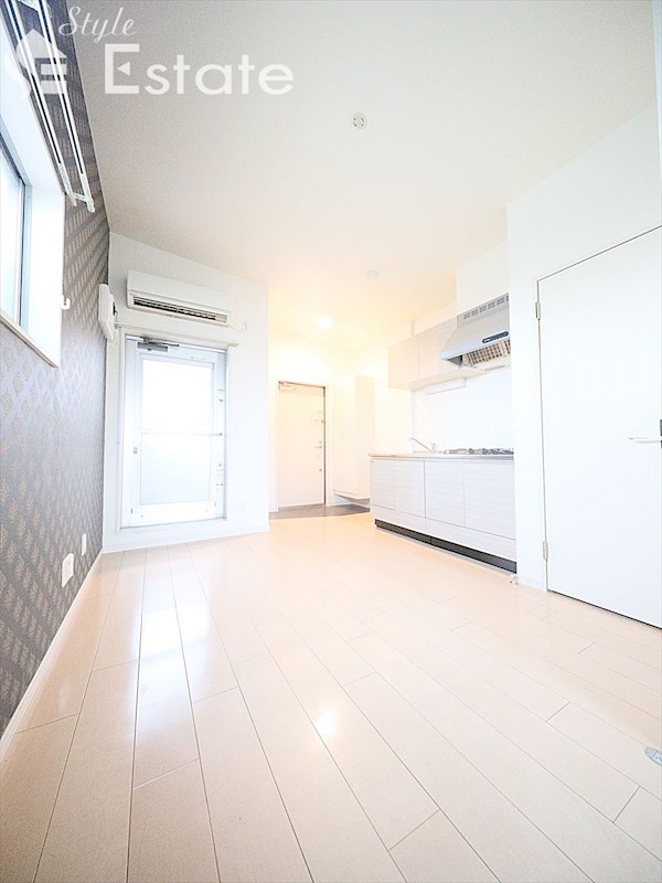 居室・リビング　LDK7.3帖　エアコンついています！