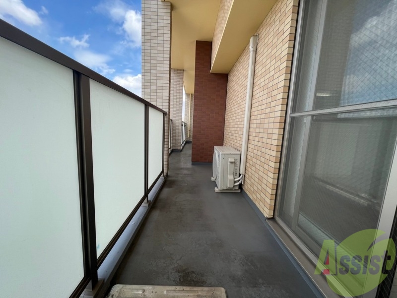 バルコニー　ＴＶモニター付インターホンです。来客者の顔が見えるので安心！