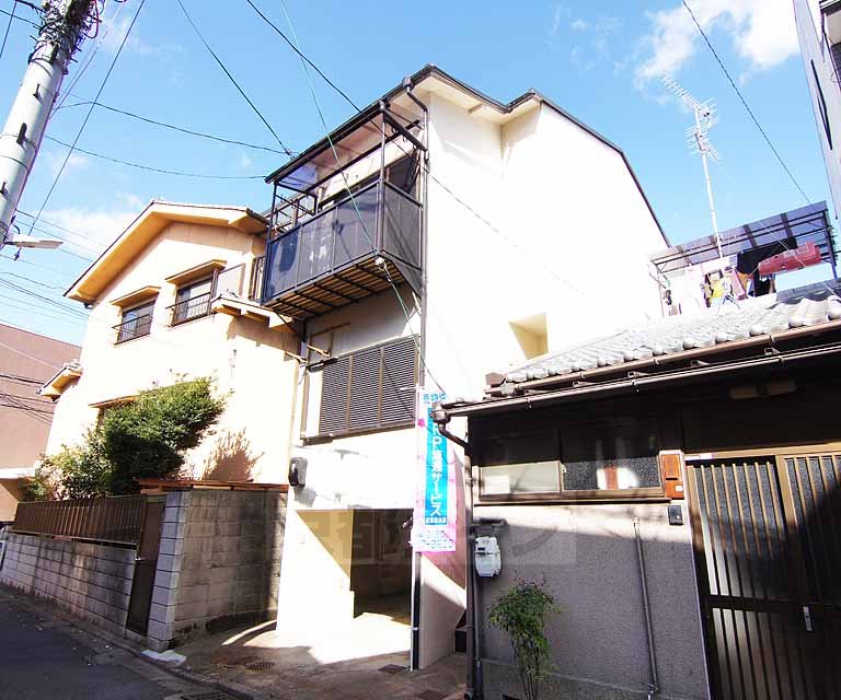 建物外観　ガレージ付きの戸建貸家です。