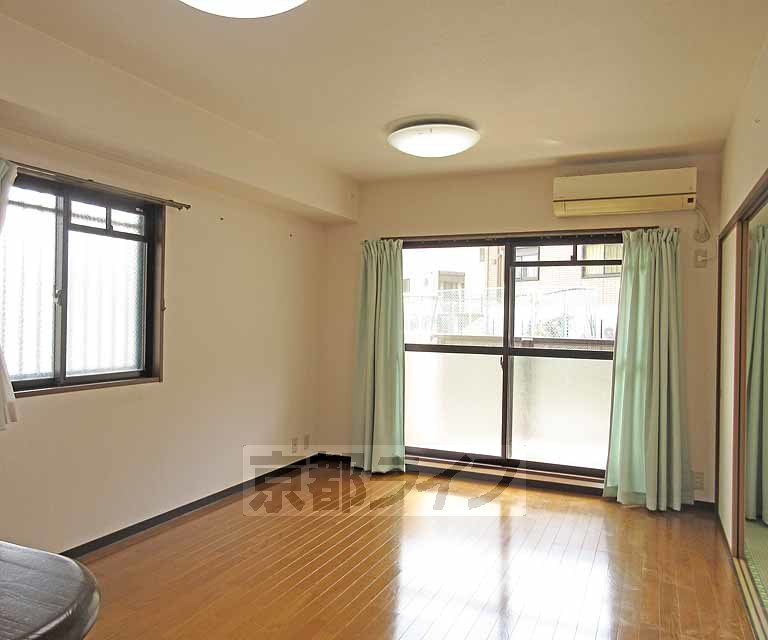 居室・リビング　採光のよいリビングです