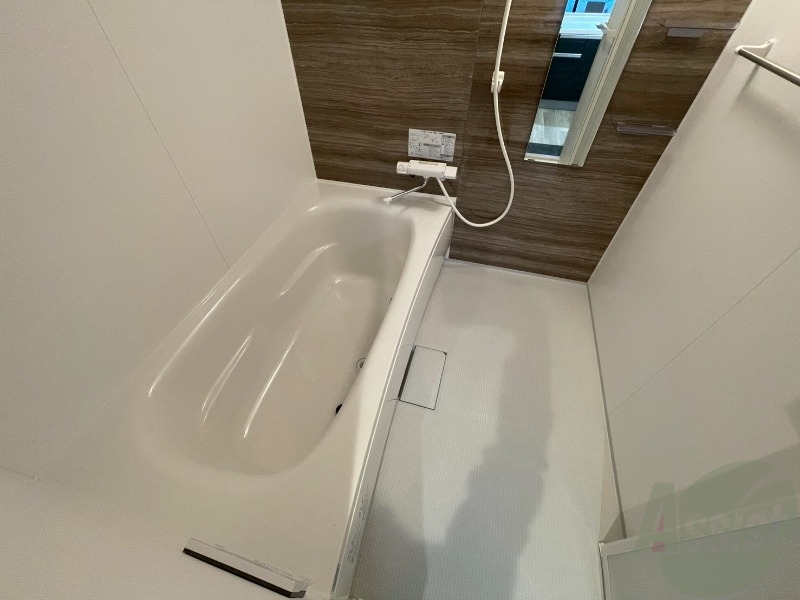 バス・シャワールーム　お風呂になります。一日の疲れを癒してくださいね。