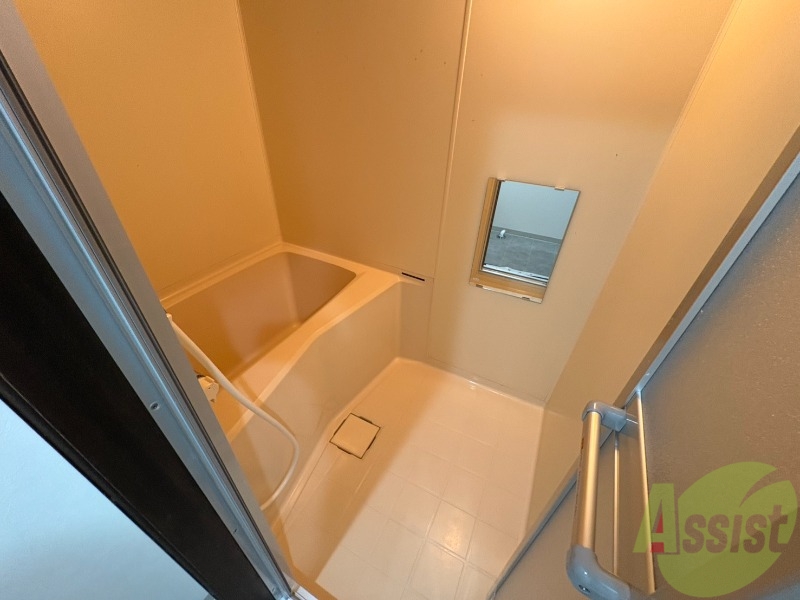 バス・シャワールーム　お風呂になります。一日の疲れを癒してくださいね。