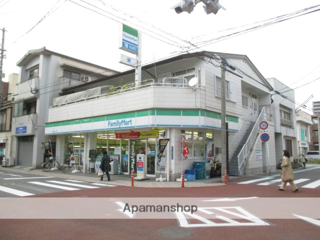コンビニ　ファミリーマート（コンビニ）まで562m