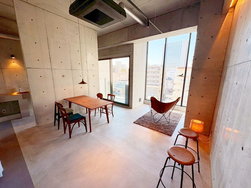 居室・リビング　エントランス