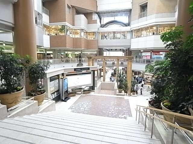 ショッピングセンター　ソリオ宝塚（ショッピングセンター）まで560m