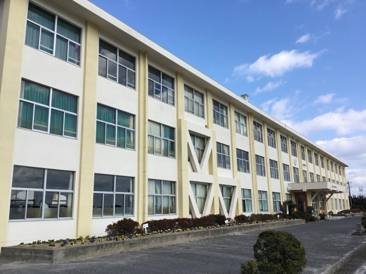 中学校　平田中学校（中学校）まで435m