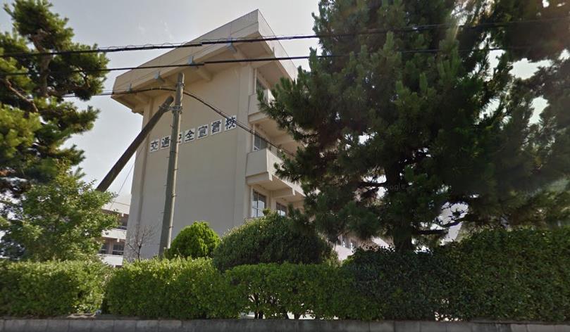 小学校　新居浜市立高津小学校（小学校）まで1125m