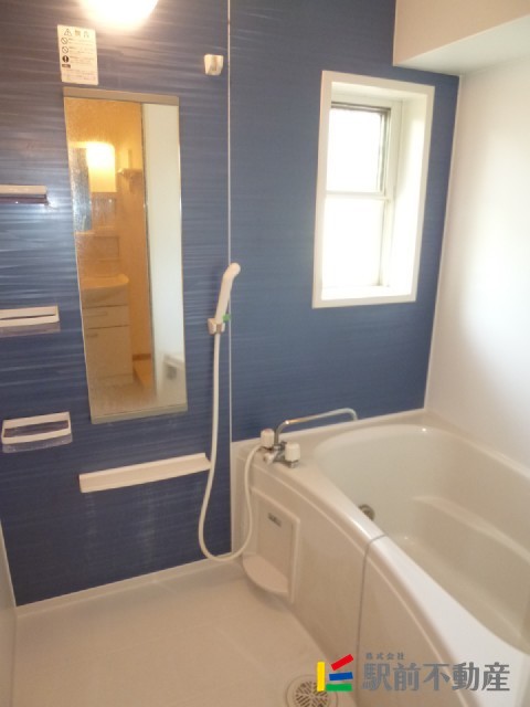 バス・シャワールーム　窓付きお風呂です★