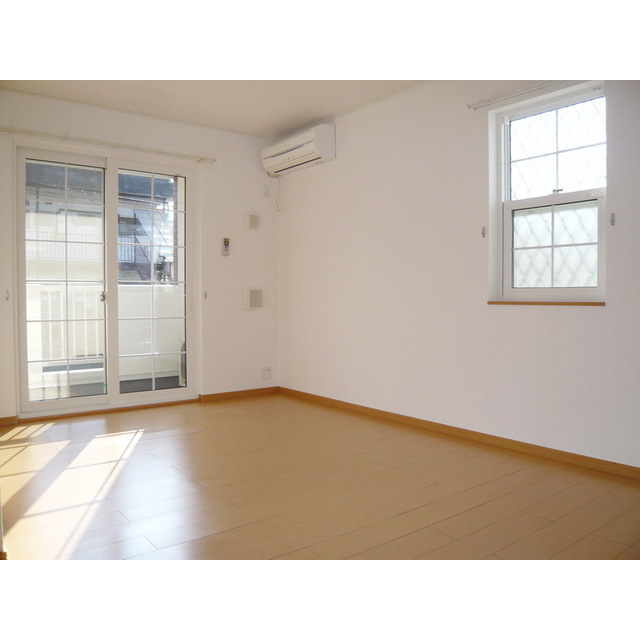 居室・リビング　たっぷりの陽光に包まれる明るい住まい