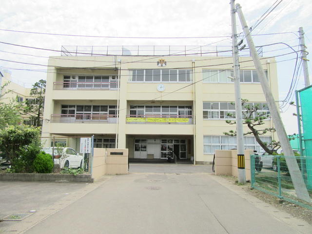 中学校　中田中学校（中学校）まで1300m