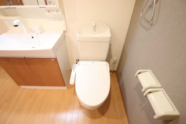 トイレ　※別室の参考写真の為、現況優先です。