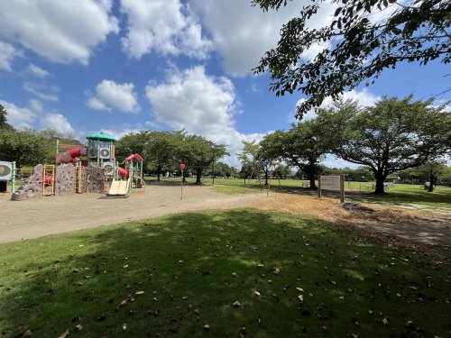 公園　間々田美しが丘公園（公園）まで736m