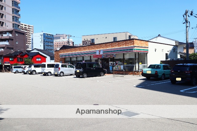 コンビニ　セブン－イレブン金沢芳斉２丁目店（コンビニ）まで565m