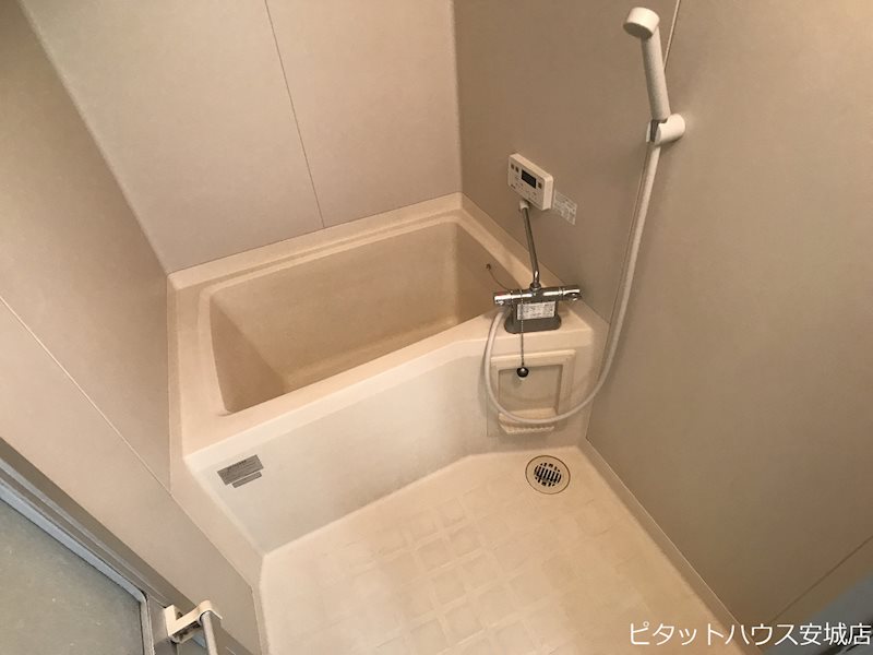 バス・シャワールーム　清掃前