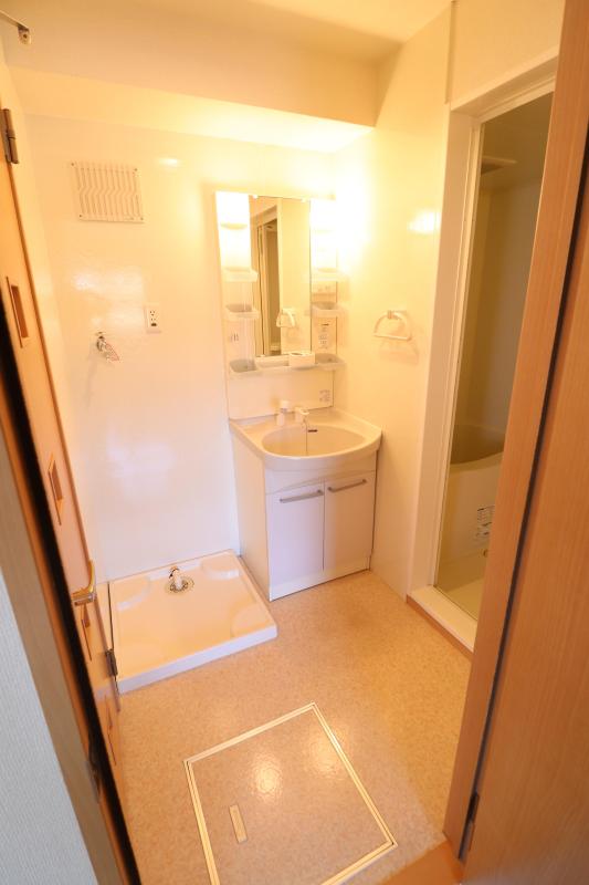 洗面設備　シャワー洗面台付き