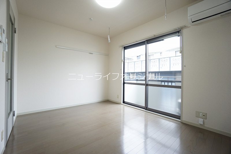 居室・リビング　6.5帖洋室　お部屋を快適に保つエアコン付き☆