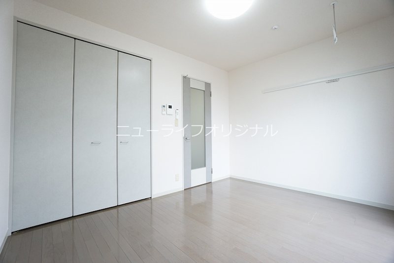 その他部屋・スペース　洋室別アングル　クローゼットも付いています☆