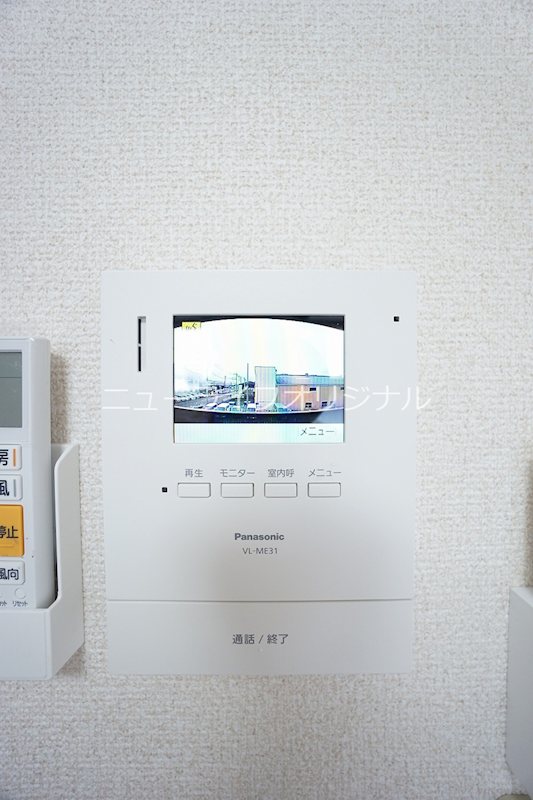 セキュリティ　事前に訪問者を目視してから対応できるモニタ付ドアホン☆