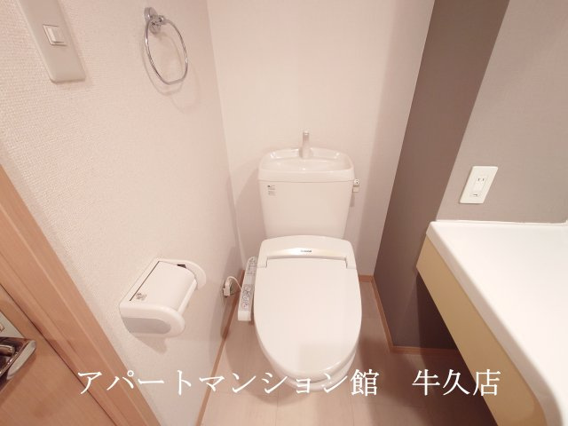 トイレ　もちろん温水洗浄暖房便座です