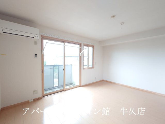 居室・リビング　リビング全景（エアコン付）