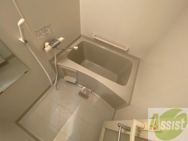 バス・シャワールーム　バスルームはこちらです。広々としてゆったり休めます。