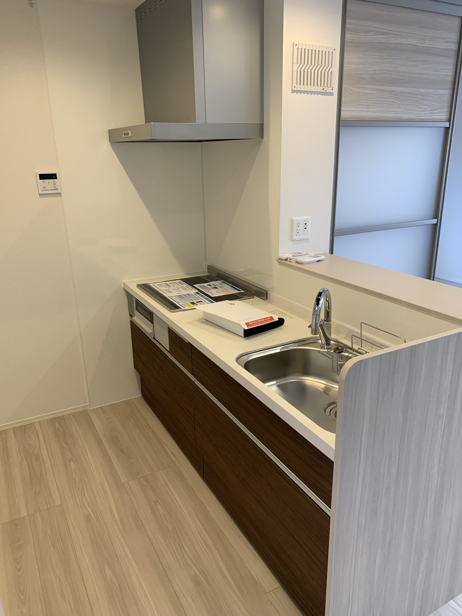 キッチン　イメージ写真　収納たっぷりのキッチン　対面キッチン