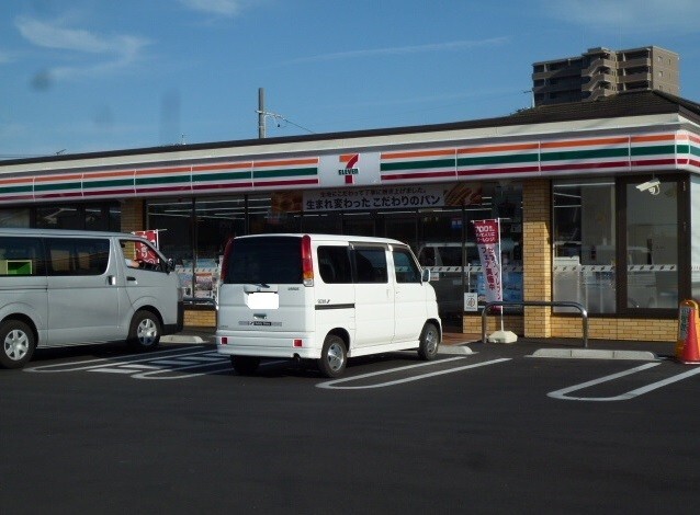 コンビニ　セブンイレブン鈴鹿西条７丁目店（コンビニ）まで617m