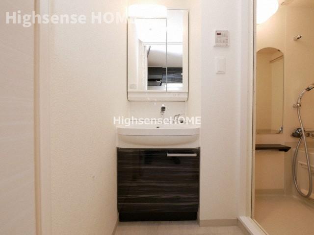 洗面設備　コンパクトで使いやすい洗面所