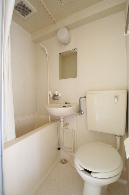 バス・シャワールーム　同物件、別号室のものです。