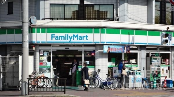 コンビニ　ファミリーマート百万遍店（コンビニ）まで262m