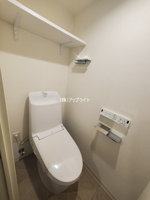 トイレ　温水洗浄便座