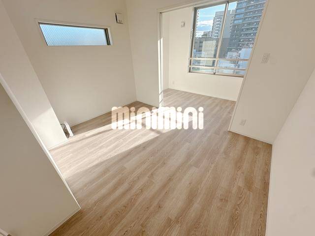 居室・リビング　４０１号室の写真です