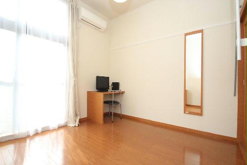 居室・リビング　1F　フローリング　２Ｆ　カーペット