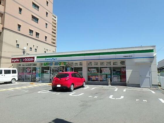 コンビニ　ファミリーマート川西能勢口駅北店（コンビニ）まで285m