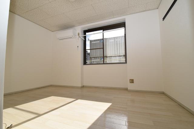 居室・リビング　白を基調とした明るいお部屋です♪