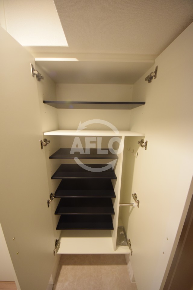 収納　セレニテ本町東リアン　収納