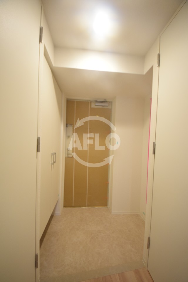 玄関　セレニテ本町東リアン　玄関