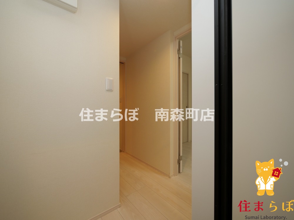 玄関　「気になったら、LINEで気軽に相談できますよ。」