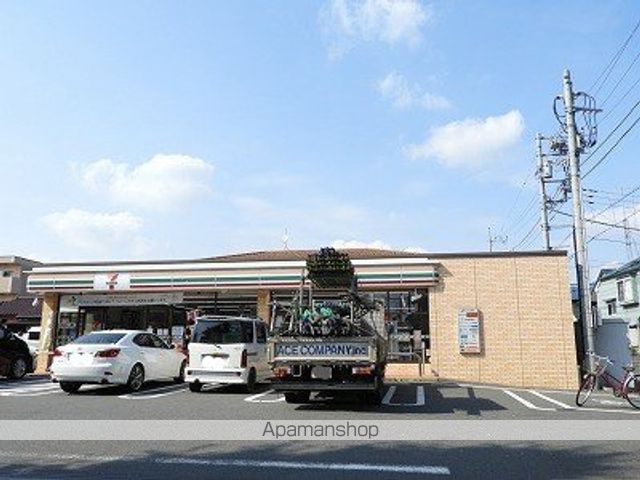 コンビニ　セブンイレブン（コンビニ）まで553m
