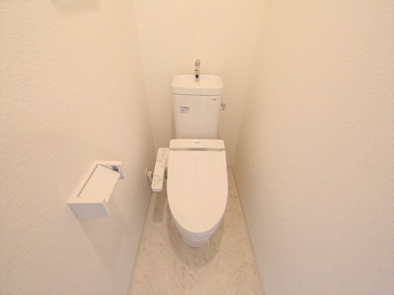トイレ　温水洗浄暖房便座付トイレ