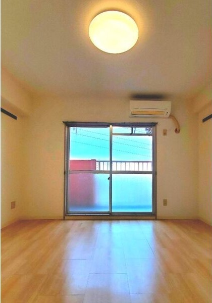 居室・リビング　写真は905号室のもの