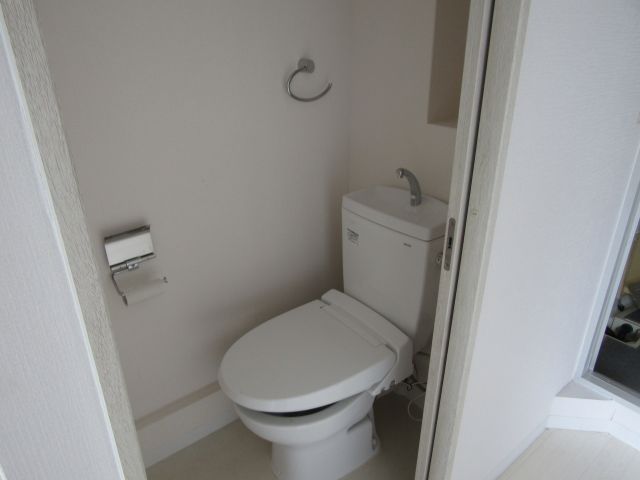 クオリア東住吉のトイレ写真