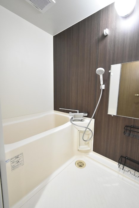 バス・シャワールーム　清潔感のあるお風呂