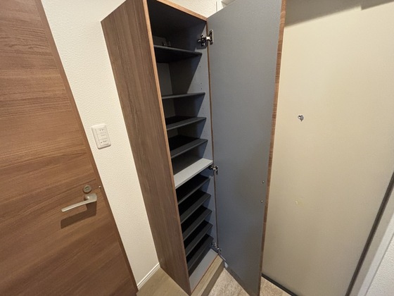 玄関　※別号室の写真です