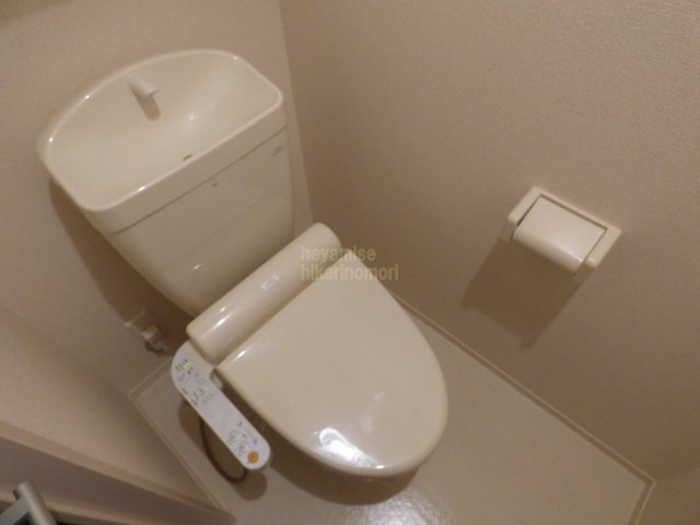 トイレ　写真は別号室