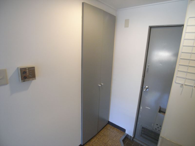 玄関　写真は２１１号