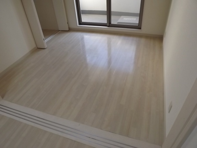 その他部屋・スペース　ダイニングと洋室は間仕切りで分けれます