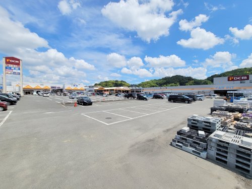 ホームセンター　DCＭ南生駒店（ホームセンター）まで746m