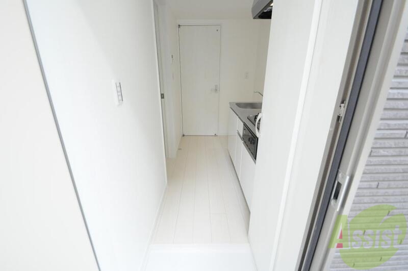 玄関　天井まであるシューズボックスがあるので玄関周りが片付きます。